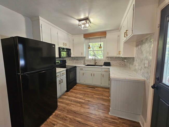 Building Photo - NEW LISTING!!!!!