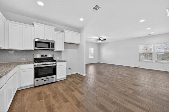 Building Photo - 221 Arabian Colt Dr