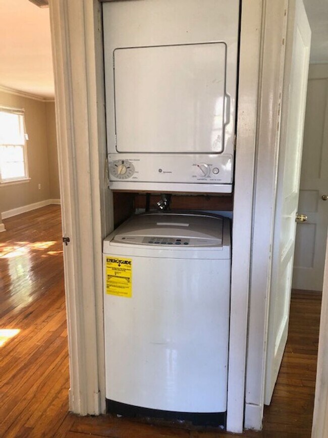 Building Photo - Great location in Garden District seconds from Downtown and LSU