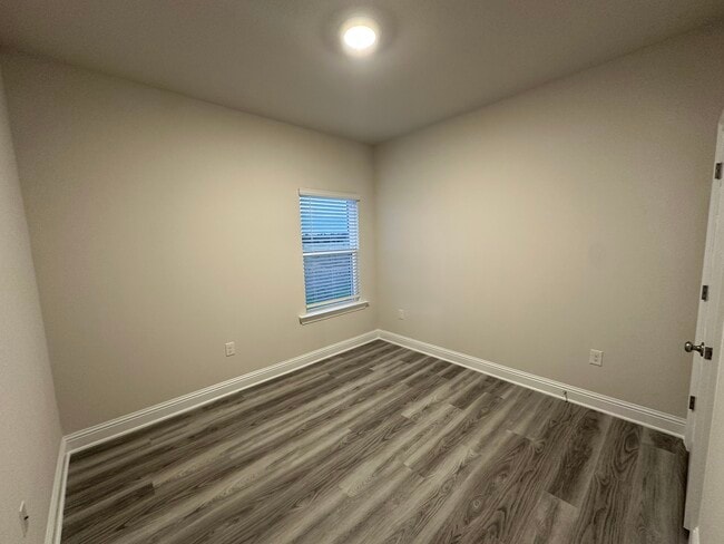 Building Photo - 146 Millet Ave