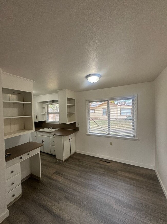 Building Photo - LH217