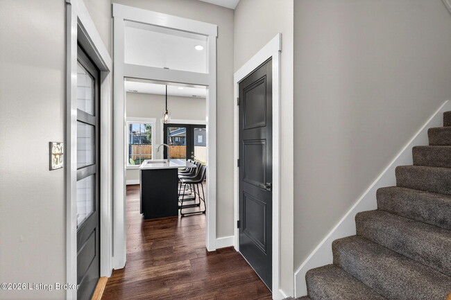 Building Photo - 914 Ash St