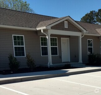 Building Photo - 3007 Julian Dr NE
