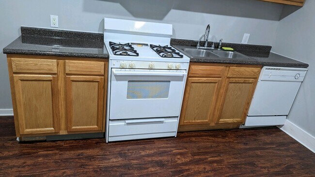 Building Photo - 327 Diatreta Ln