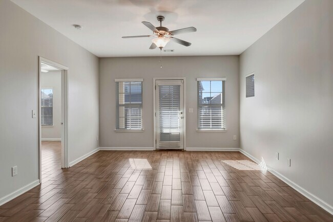 Building Photo - 1018 Hemlock Dr