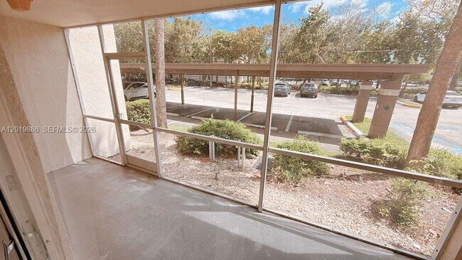 Building Photo - 470 S Park Rd
