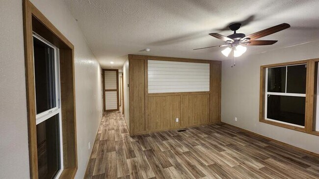 Building Photo - 11 Andreasen Dr