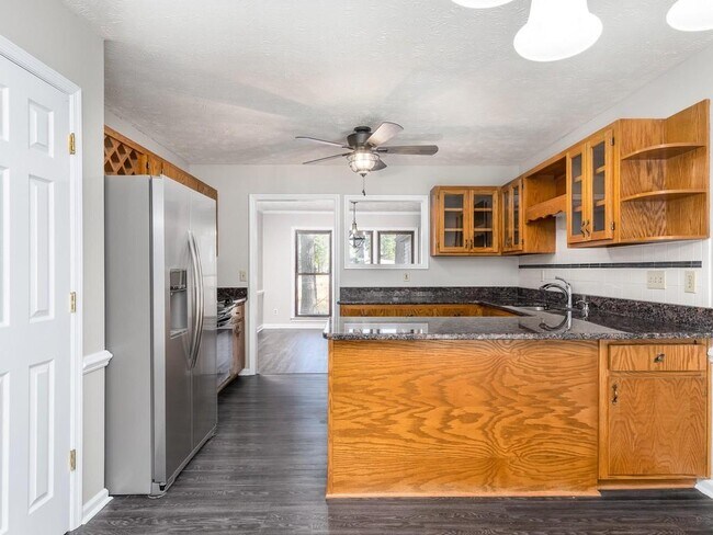 Building Photo - 753 Daphne Ln