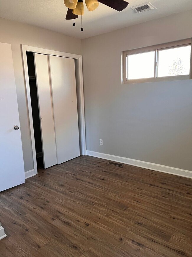 Building Photo - 3 Bedroom, 1 bath ranch home, with a 2.5 car garage