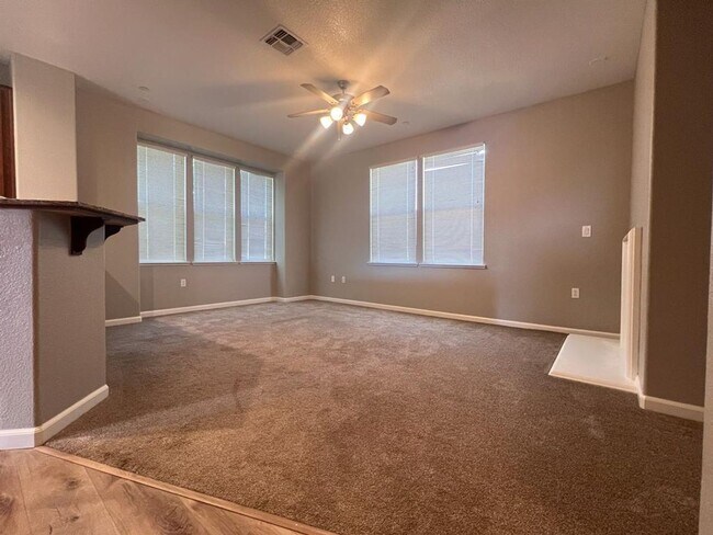 Building Photo - 427 Anchor Ln