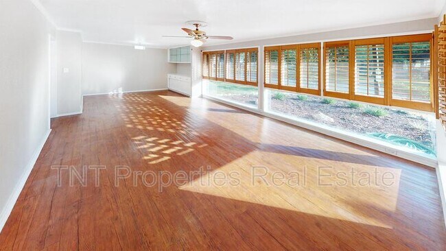 Building Photo - 1102 S Magnolia St