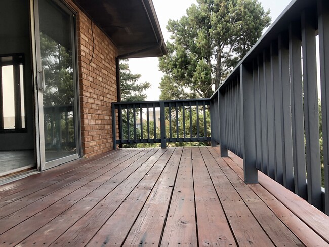 Building Photo - 738 S Watermelon Dr