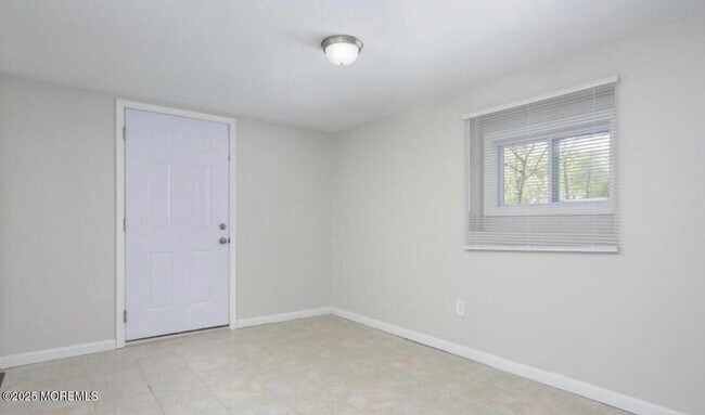 Building Photo - 1015 Zircon Dr