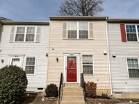 Building Photo - Updated 2 Bed 1.5 Bath Townhouse Close to ...