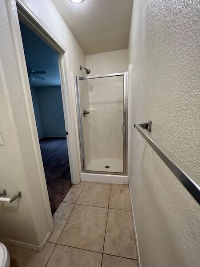 Building Photo - 5 Bedroom Located in 89139!