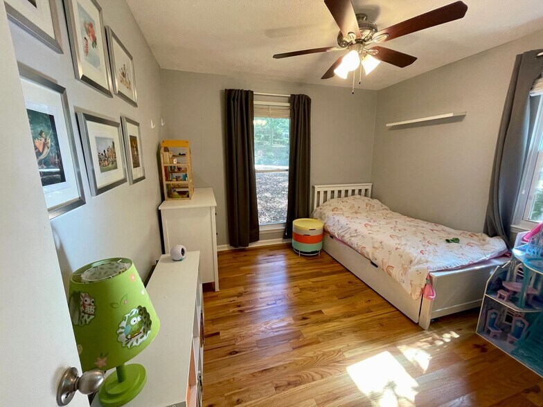 Building Photo - Super cute One Level Home in Auburn