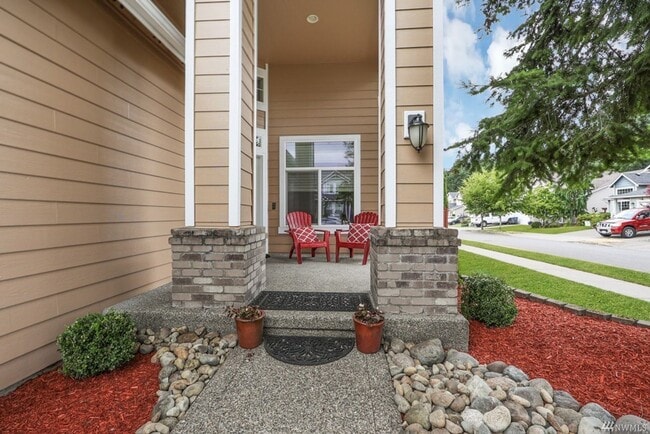 Building Photo - Beautiful home on corner lot!