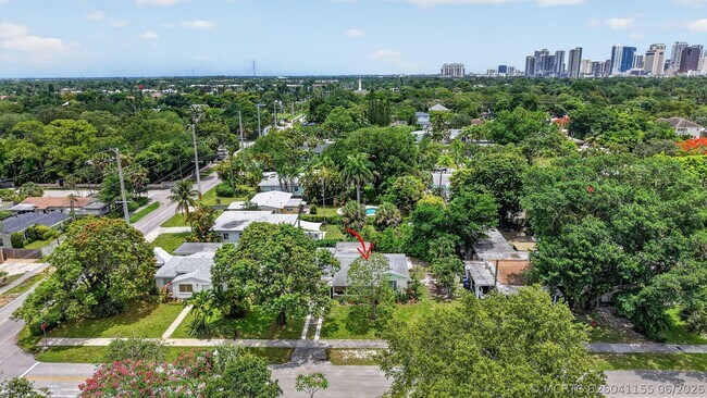 Building Photo - 841 SW 18th Ct