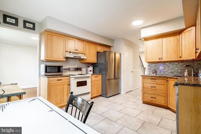 Building Photo - 10 Honey Locust Ln