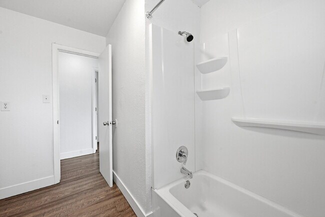 Building Photo - $1,395.95 2-bed, 1-bath, located in Denver with a washer and dryer.