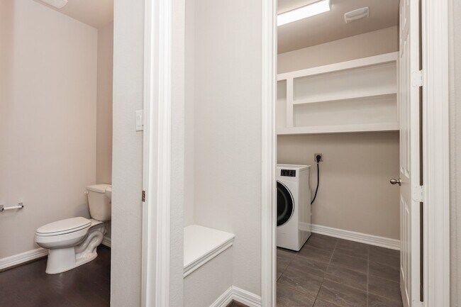 Building Photo - 2119 Stargrass Dr