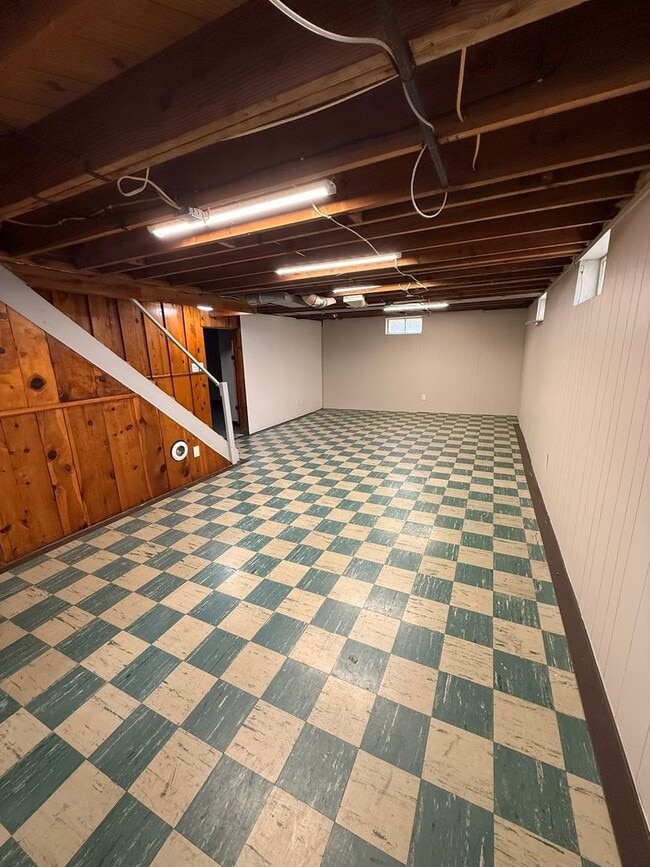 Building Photo - 631 Hampshire Rd