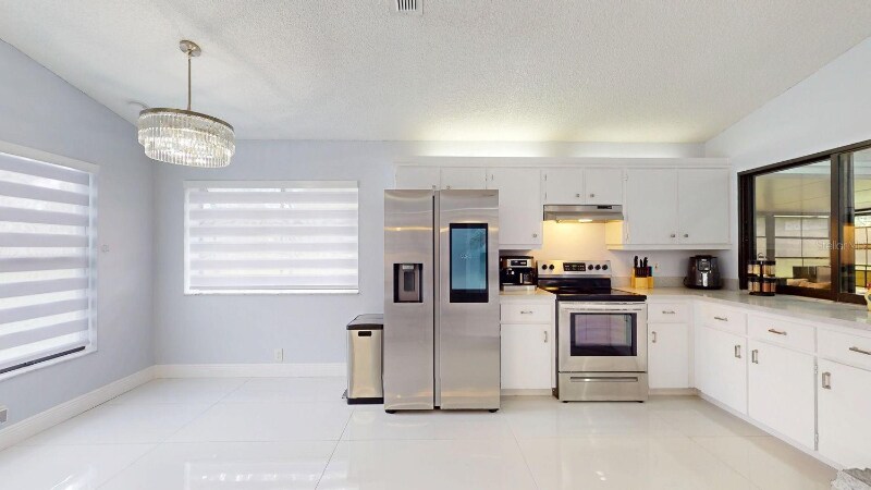 Building Photo - 8141 Golf Club Ct