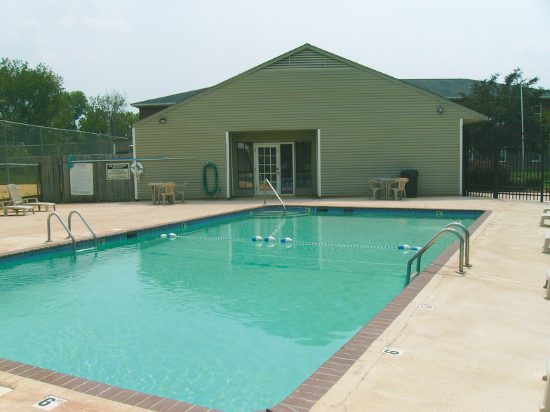 Building Photo - Cedar Creek Apartments