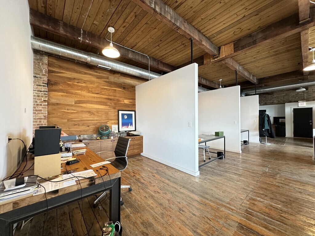 Building Photo - 3124 W Carroll Ave