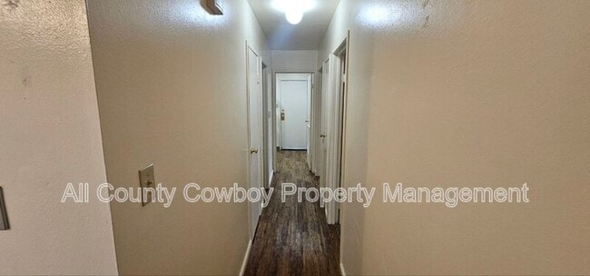 Building Photo - 126 S Cribbon Ave