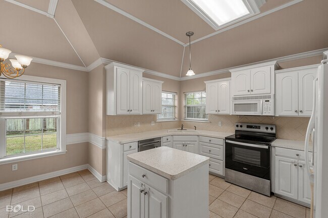 Building Photo - 6012 Whitney Dr