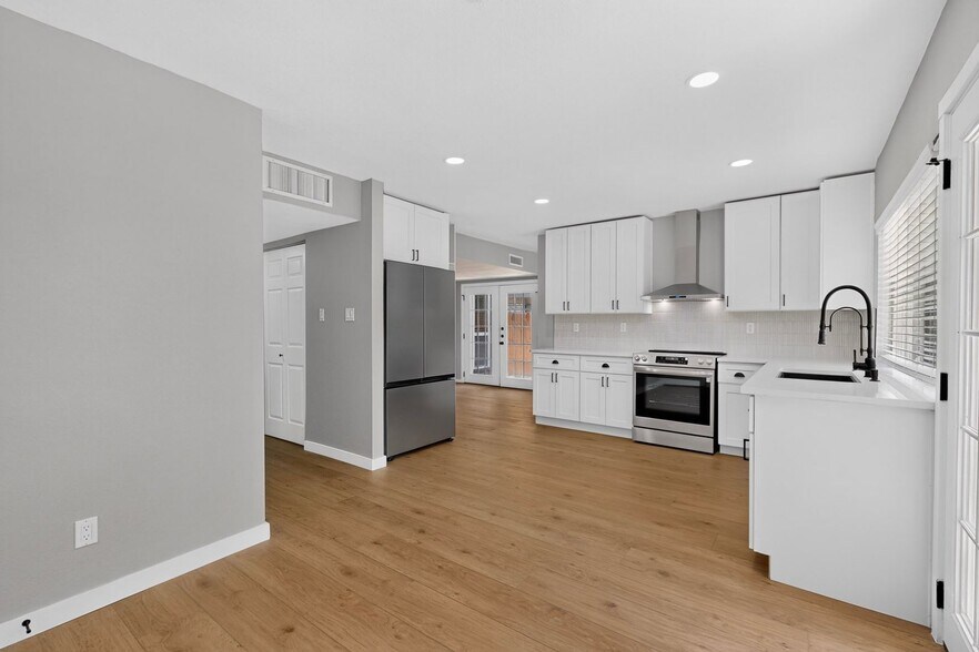Building Photo - 243 Woodhurst Dr
