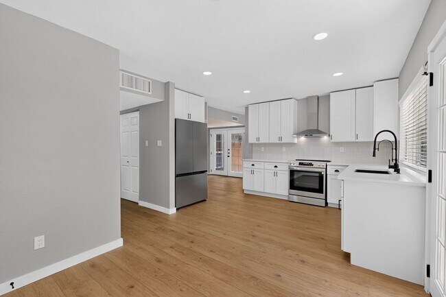 Building Photo - 243 Woodhurst Dr