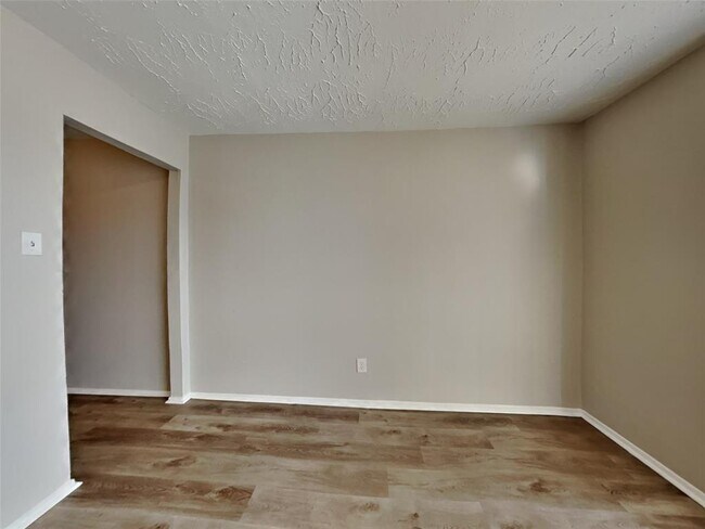 Building Photo - 9507 Water Park Ct