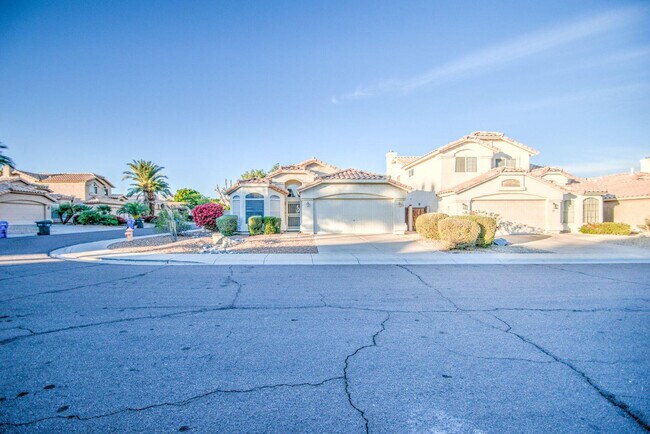 Building Photo - 3216 E Muirwood Dr