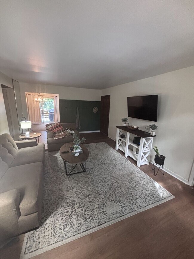 Building Photo - 2703 Southbury Cir