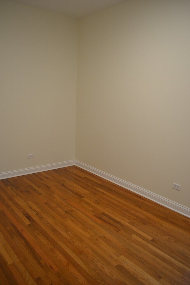 Building Photo - 4030 W Kamerling Ave