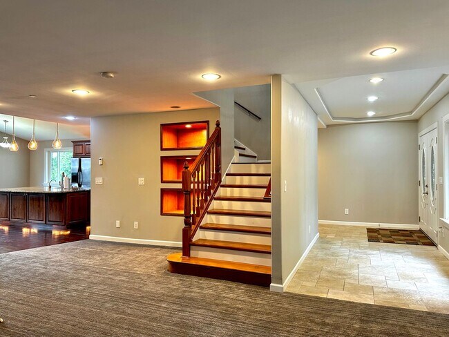 Building Photo - Rare Kent Gem, 3 BR | 3 BA | 2 DEN | 0.41 ...