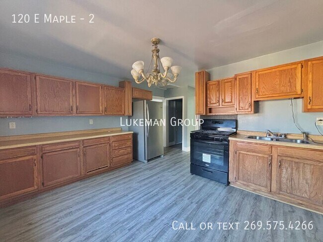 Building Photo - 120 E Maple-2