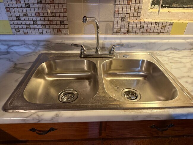 Building Photo - 933 Myrtle Ave