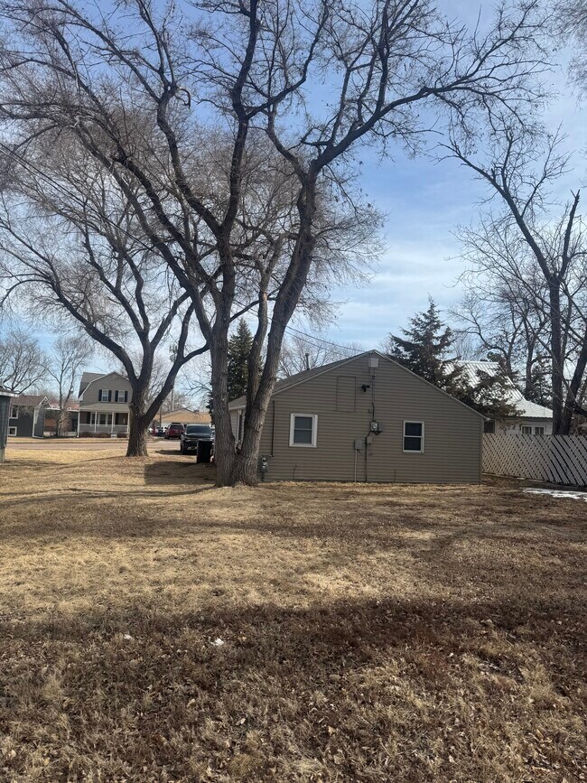 Building Photo - 1007 S Rowley St