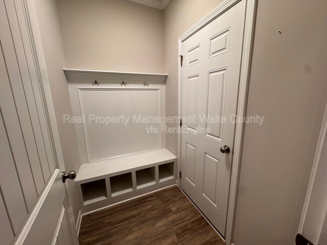 Building Photo - 166 Gulley Glen Dr