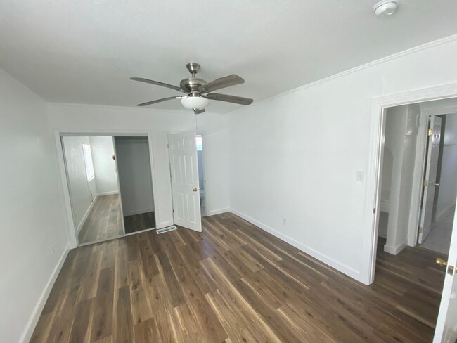 Building Photo - Spacious & Bright 3 bedroom/ 2 bathrooms f...