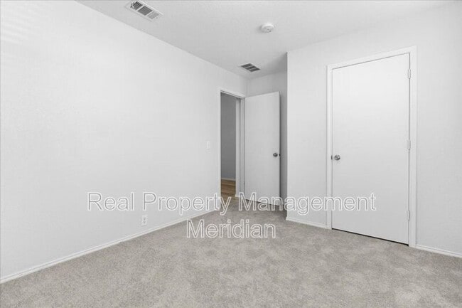 Building Photo - 1704 Little Deer Ln