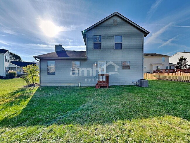 Building Photo - 906 Lakeway Ct E