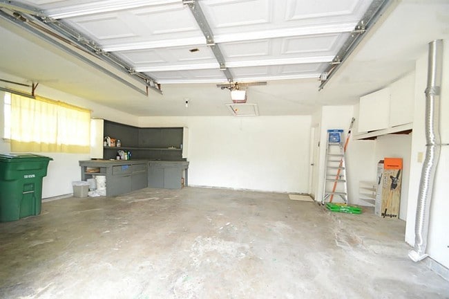 Building Photo - 12027 Hillcroft St