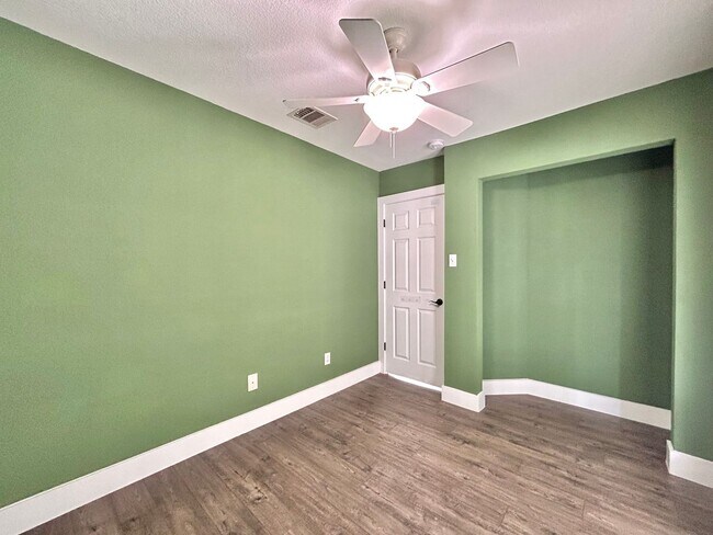 Building Photo - Modern 3/BR 2.5/BA Home with Patio & Balcony