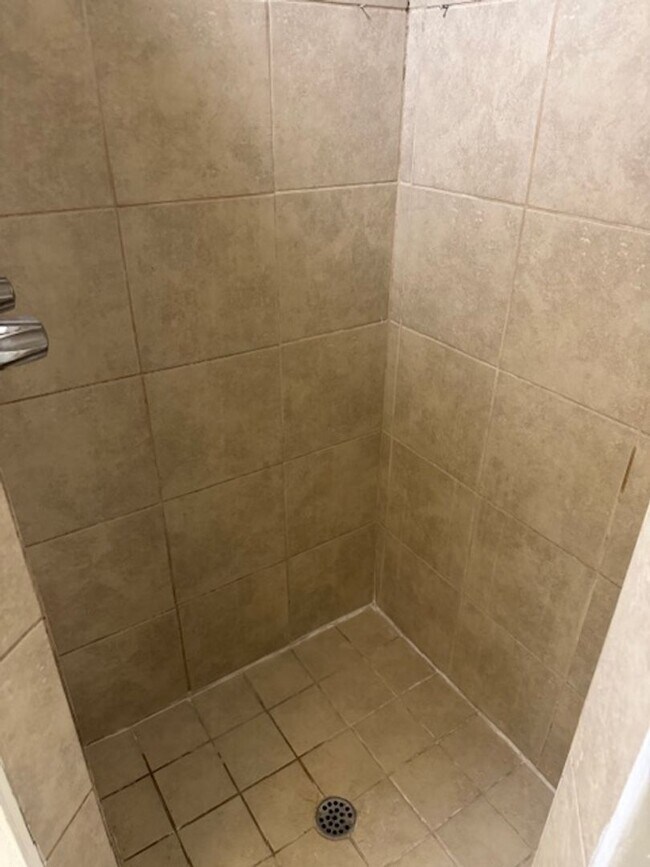 Building Photo - 501 W 8th St