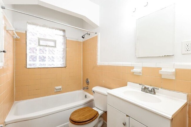 Building Photo - 7757 Lamphere