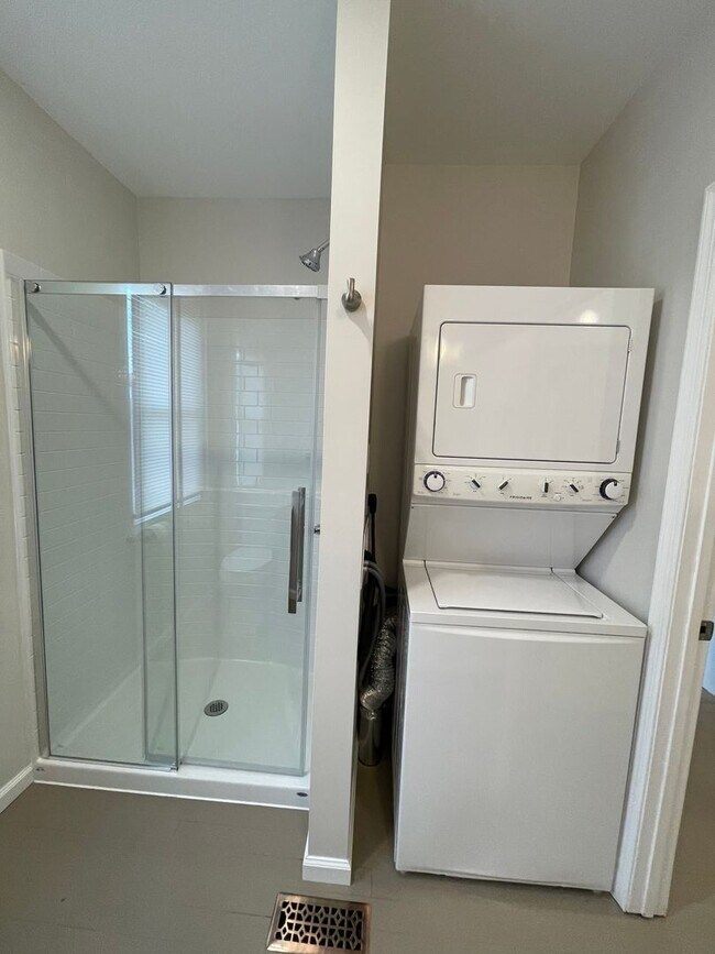 Building Photo - One Bedroom Apartment for Rent